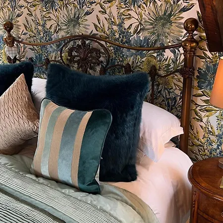 Guest house The Mainstay Luxury Boutique With Private Parking