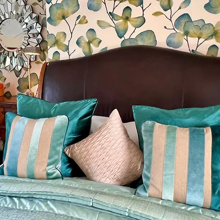 The Mainstay Luxury Boutique With Private Parking Guest house