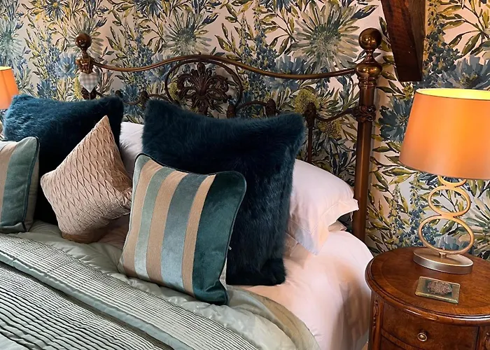 Guest house The Mainstay Luxury Boutique With Private Parking