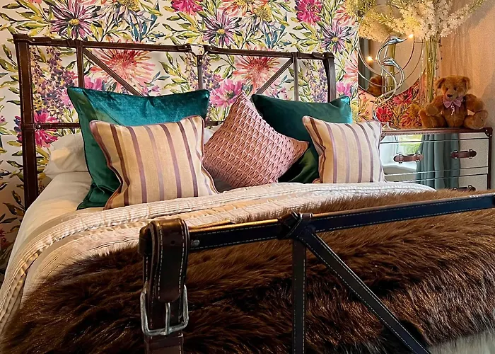 Guest house The Mainstay Luxury Boutique With Private Parking