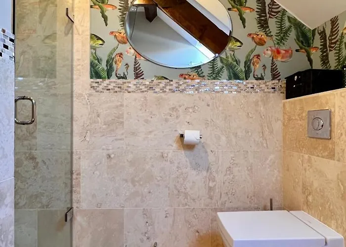 Guest house The Mainstay Luxury Boutique With Private Parking 4*