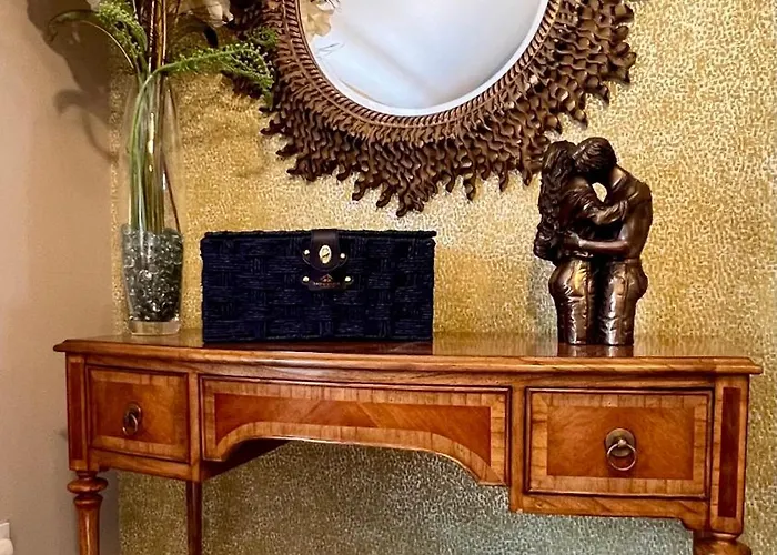 Guest house The Mainstay Luxury Boutique With Private Parking 4*