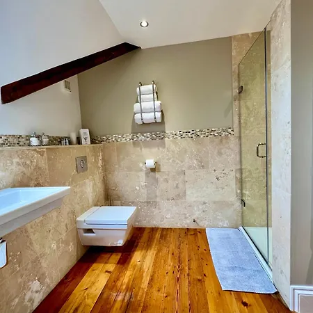 게스트하우스 The Mainstay Luxury Boutique With Private Parking 휫비