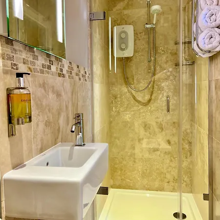 The Mainstay Luxury Boutique With Private Parking 게스트하우스 4*