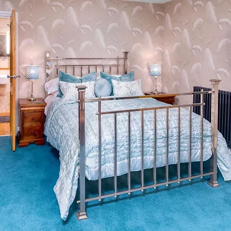 The Mainstay Luxury Boutique With Private Parking 게스트하우스 휫비